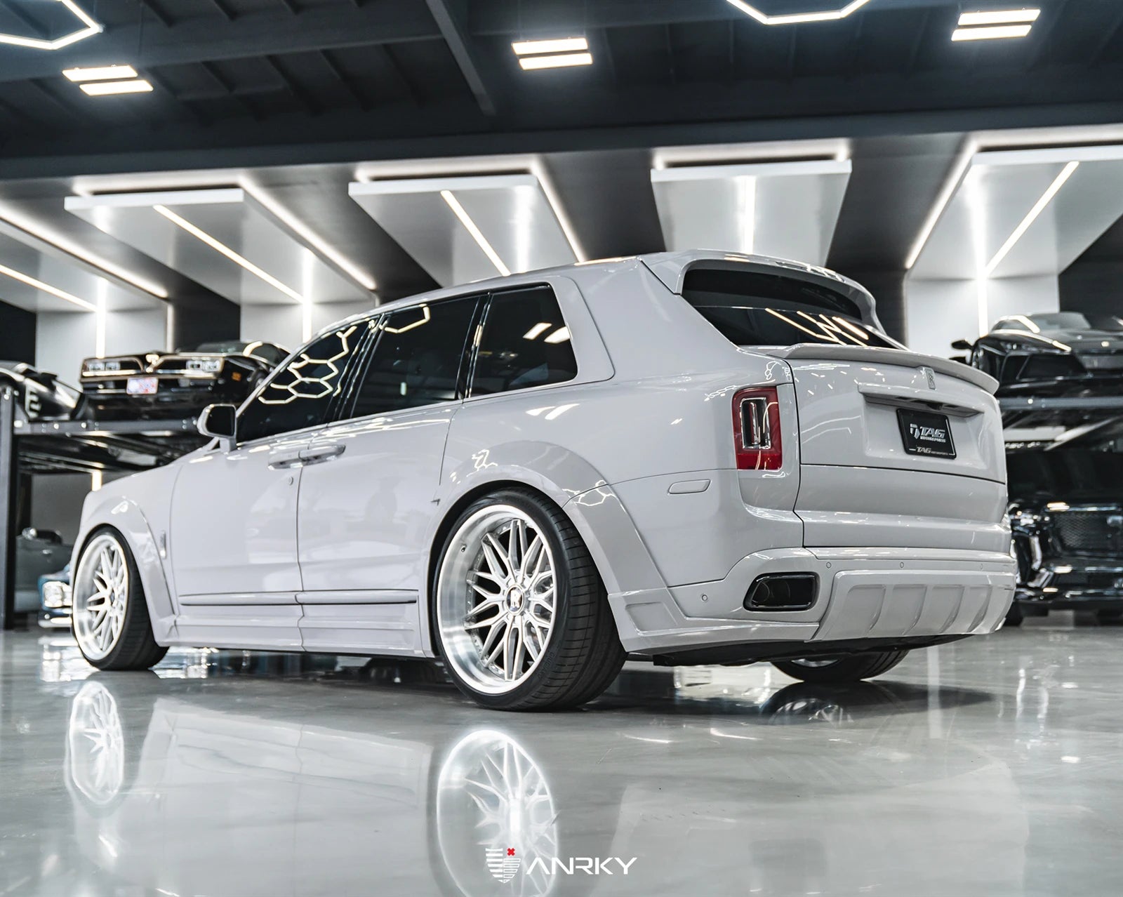 Novitec Overdose Rolls Royce Cullinan lowered anrky RETROSeries RS1