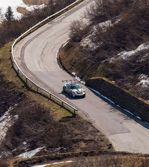 Porsche 992 GT3 RS driving through the mountains, mobile version