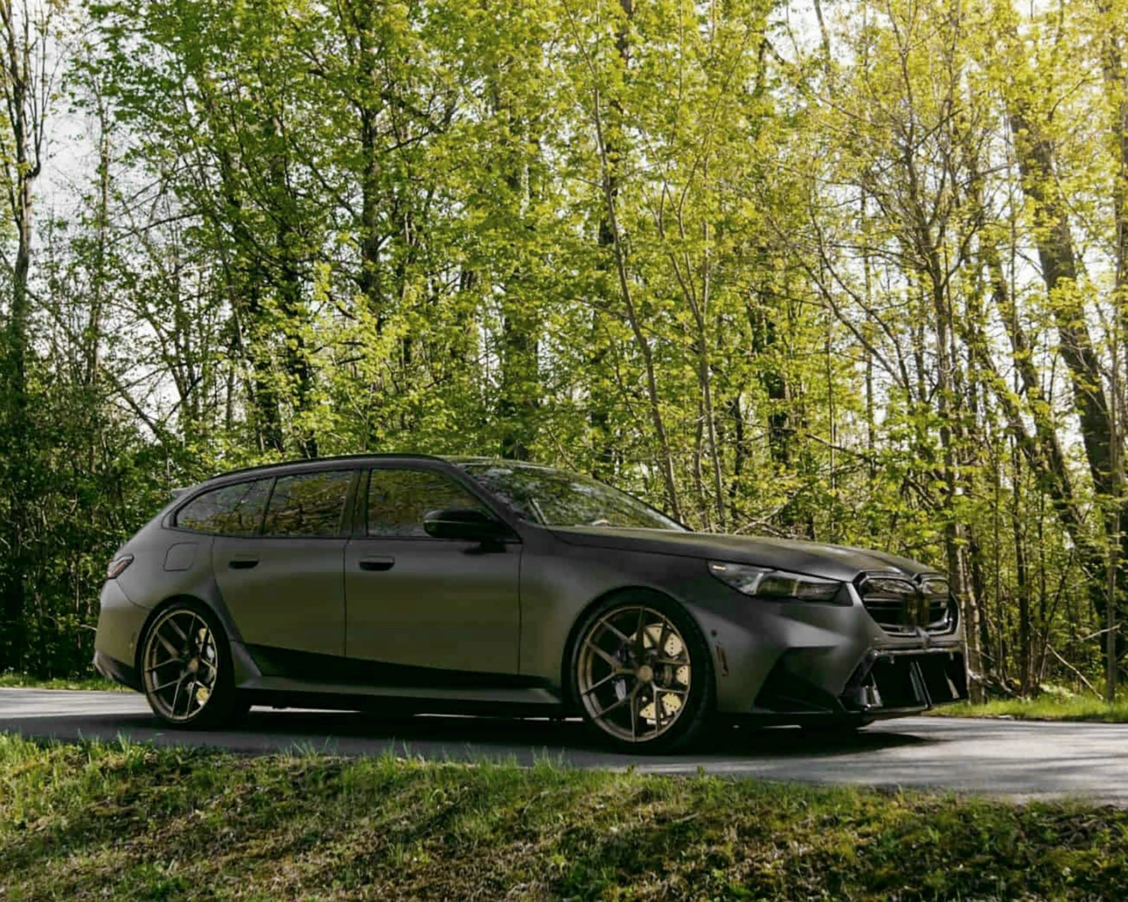 BMW m5 g99 lowered and 22 inch wheels