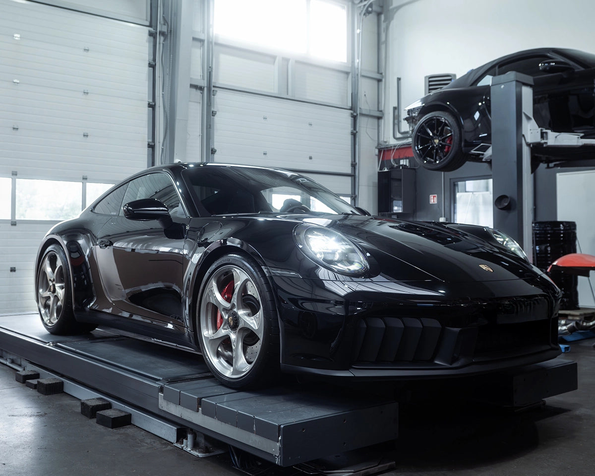 Porsche 992.2 with bi-directional wheels.