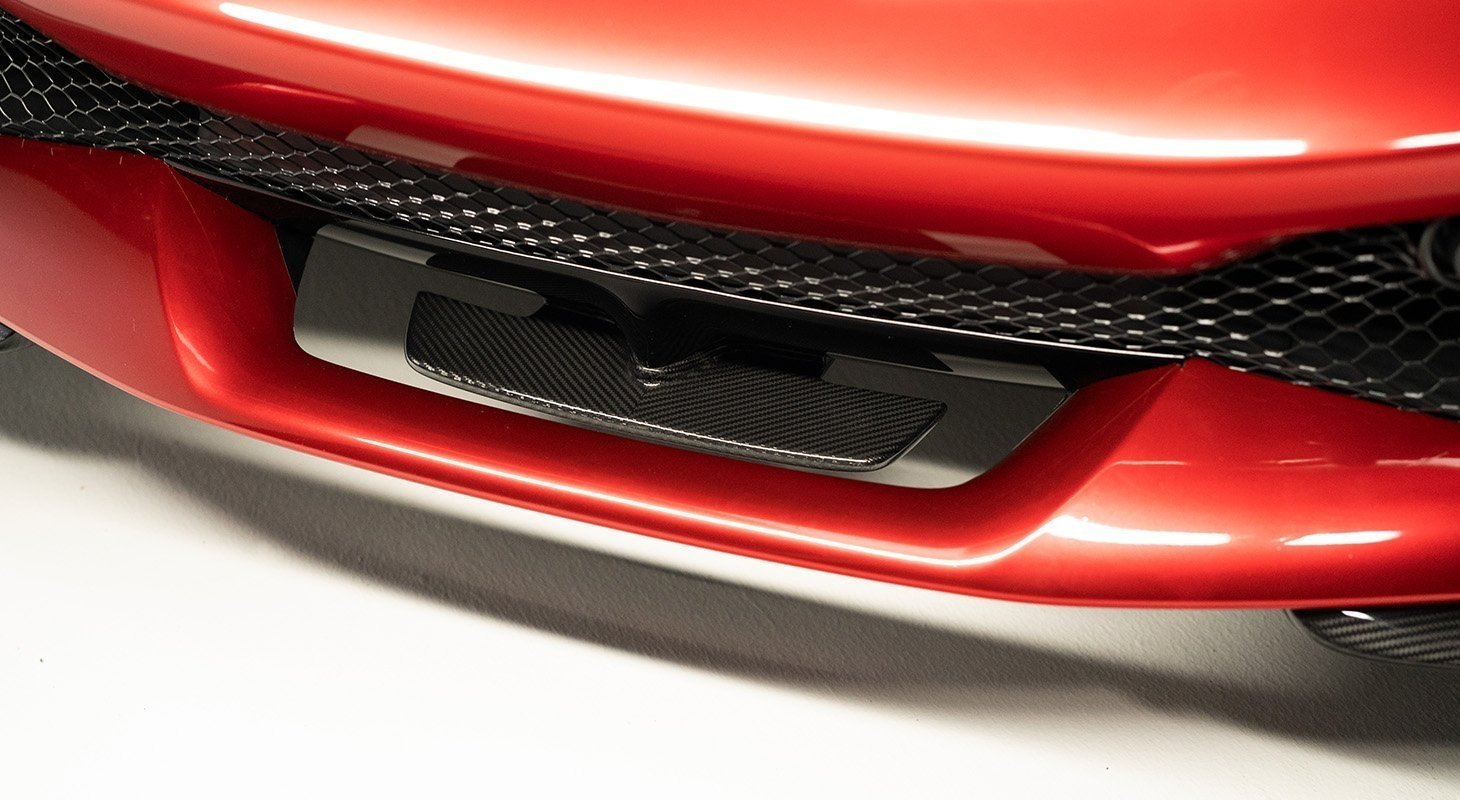 Center front air-guide insert in visible carbon on Ferrari 296