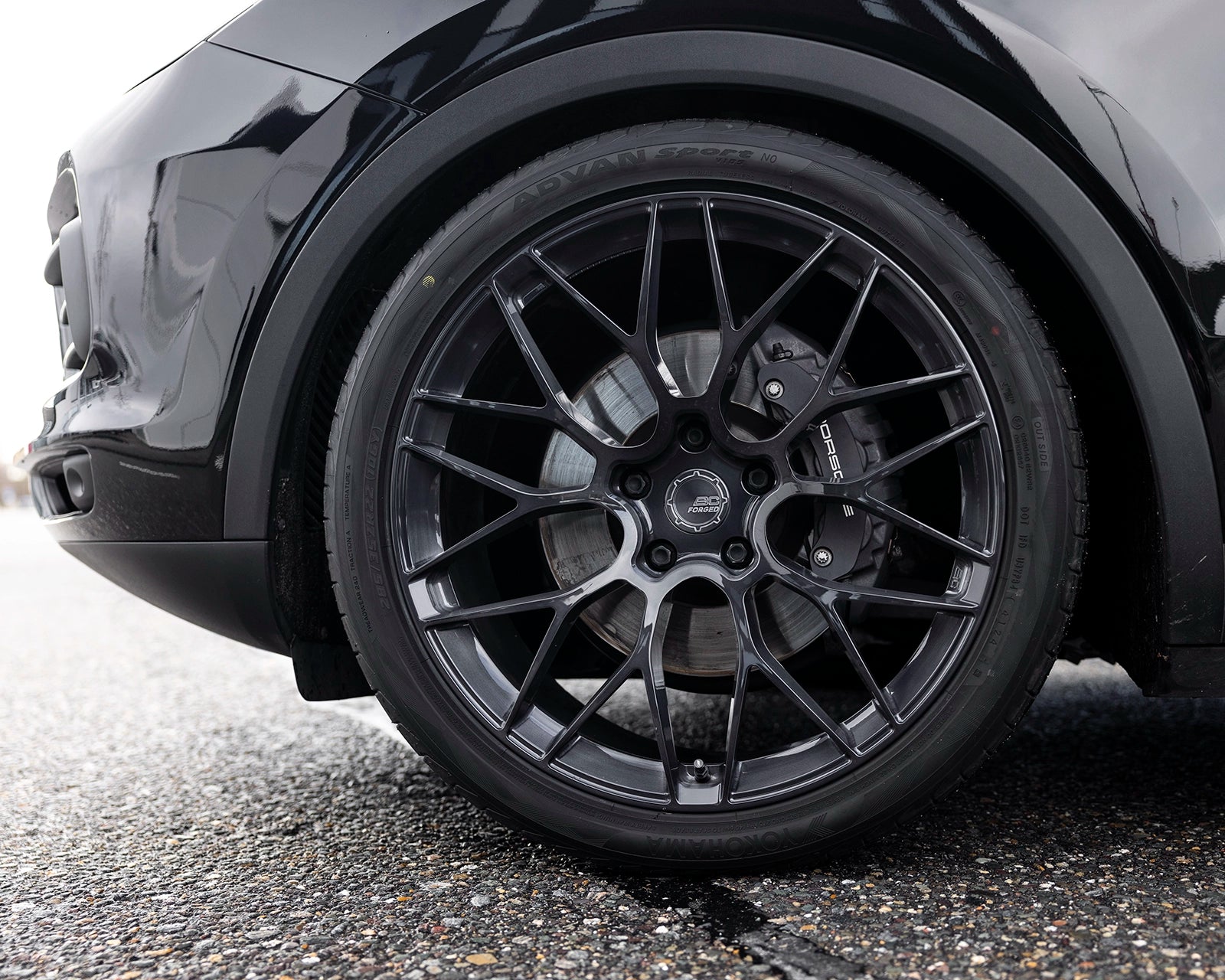 Close-up BC Forged KL52 wheel in dark brushed black finish on Porsche Cayenne