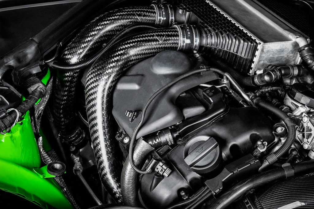Eventuri Carbon Chargepipes BMW F8x M3 / M4 installed