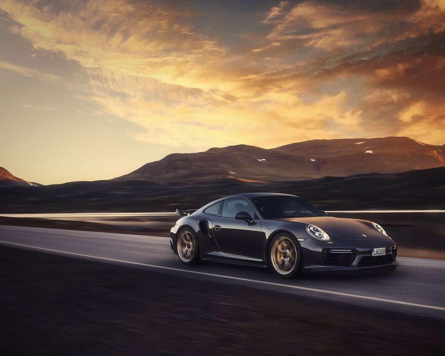 Porsche 991 Turbo with BC Forged KL01 in royal gold