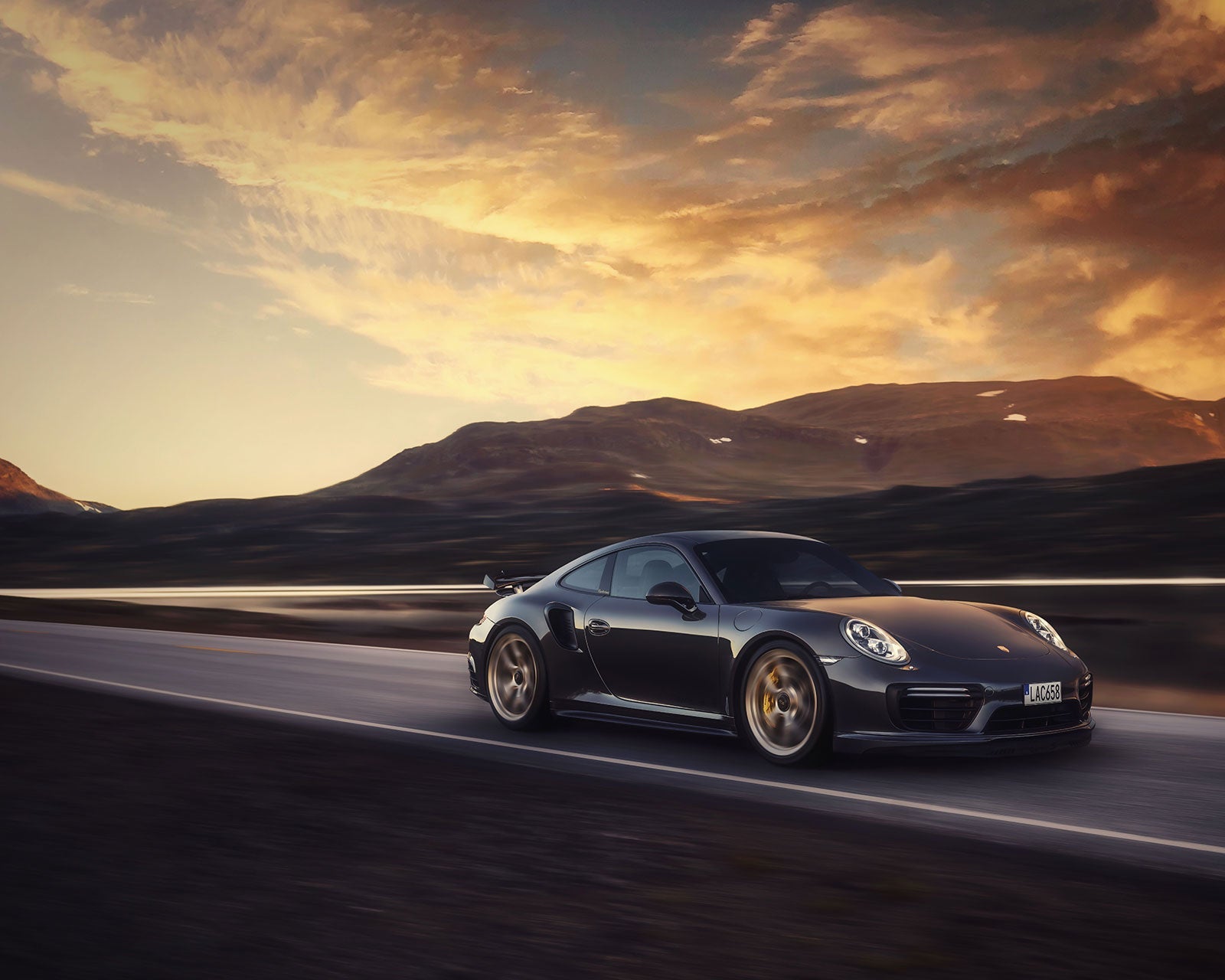 Porsche 991 Turbo with BC Forged KL01 in royal gold