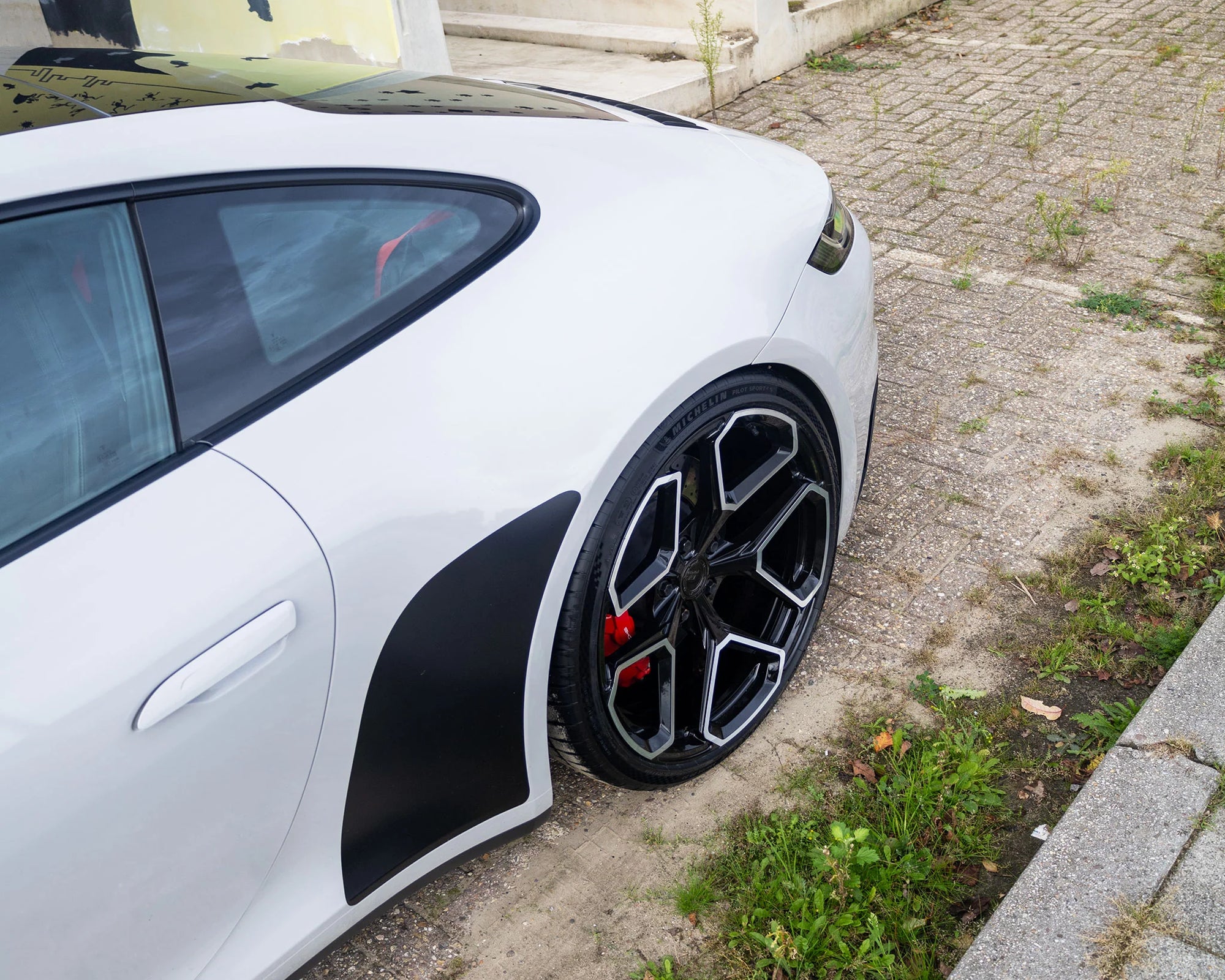 Power and Luxury of the Porsche 992 BC Forged EH-T01