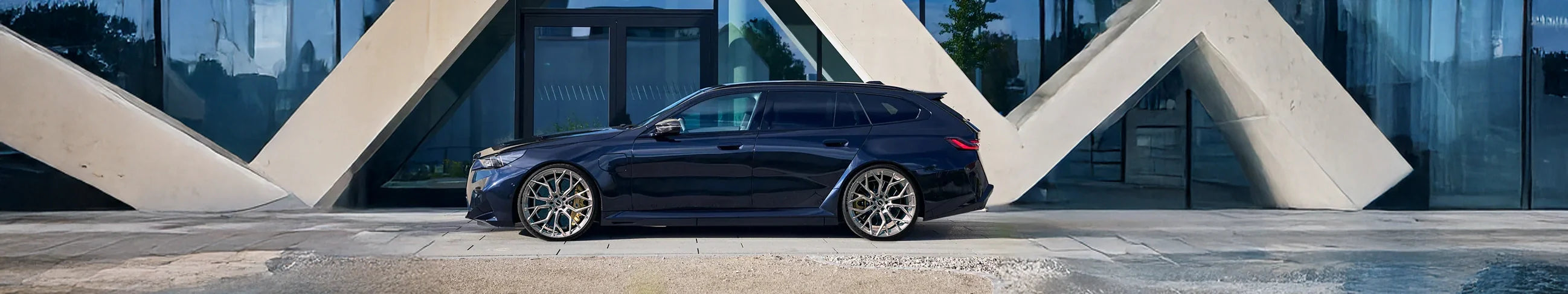 BMW G99 M5 with 22 inch wheels