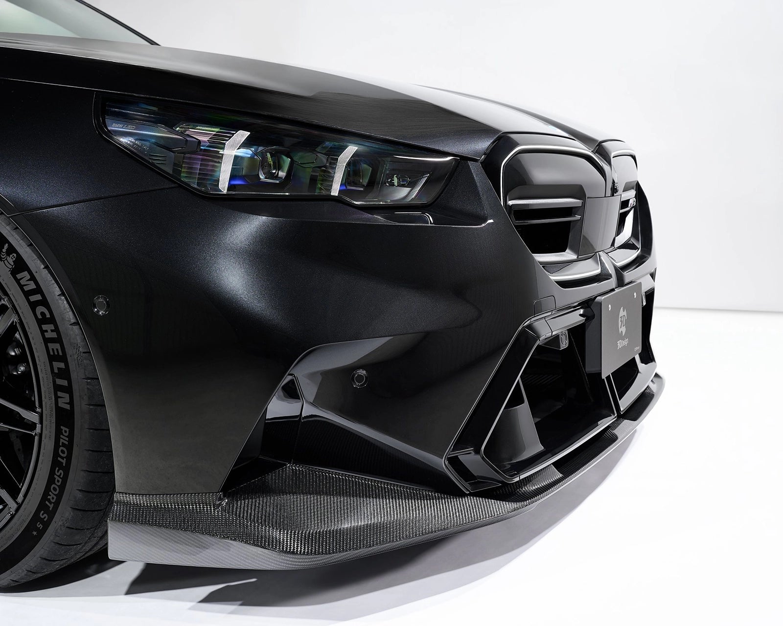 Close-up of 3DDesign carbon front lip weave