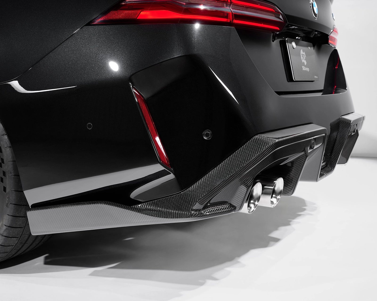 Close-up of 3DDesign carbon rear diffuser weave