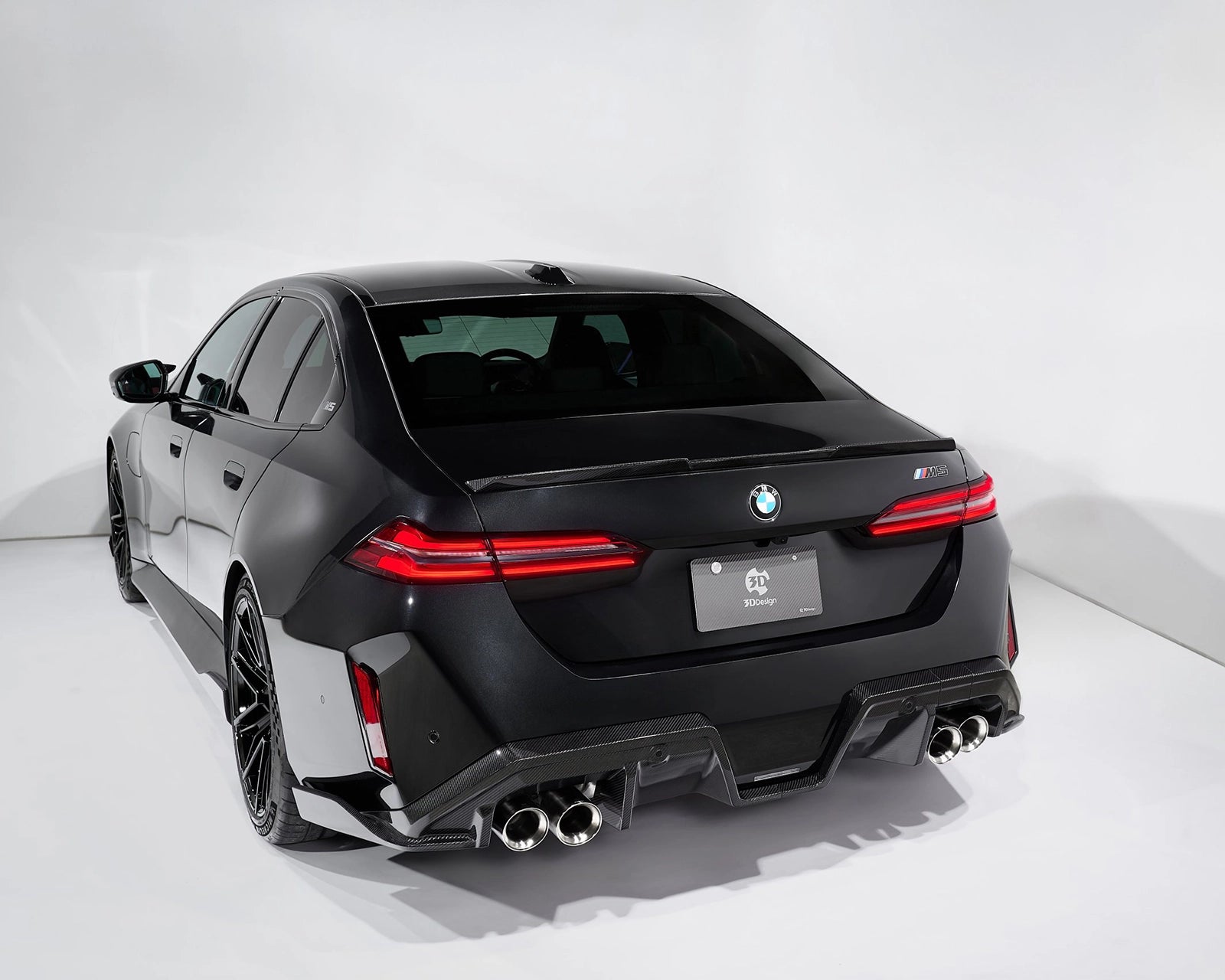 Close-up of 3DDesign carbon trunk spoiler weave