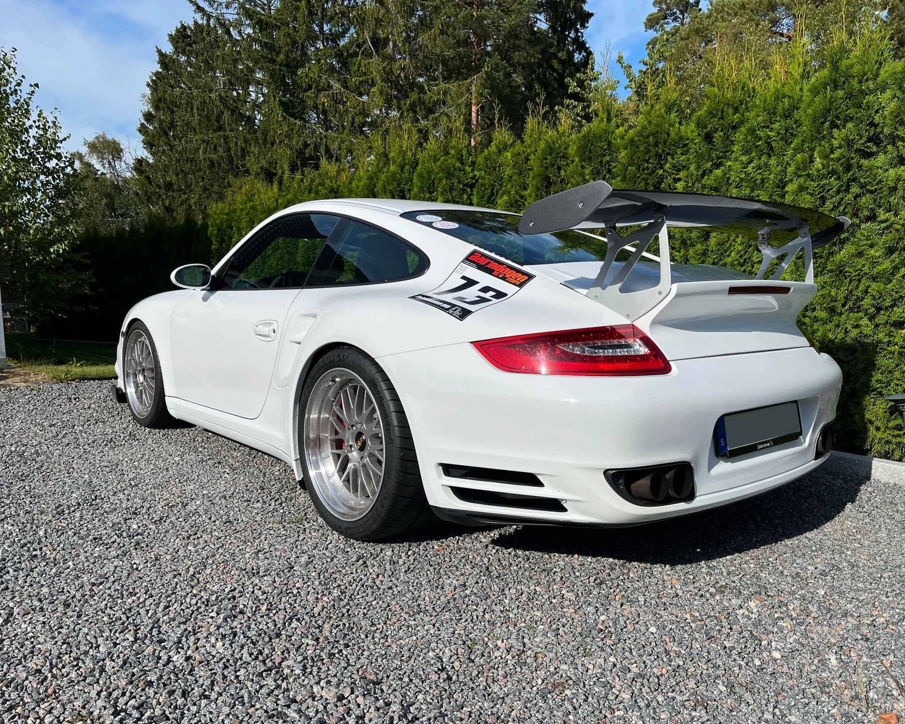 Porsche 997 turbo
BBS LM 8,5 x 19 5x130 ET50 Ø71,6 LM287
BBS LM 12 x 19 5x130 ET44 Ø71,6 LM415
Finish Brilliant silver