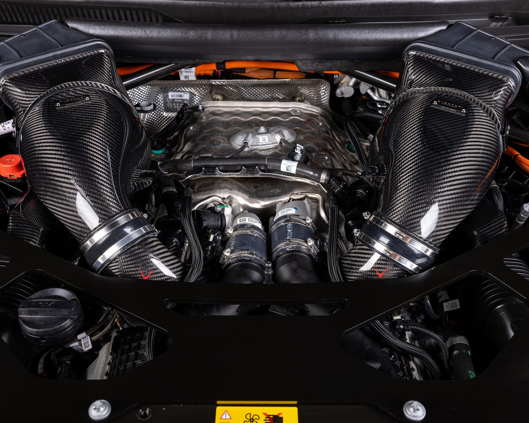 Eventuri BMW F96 X6M LCI engine bay