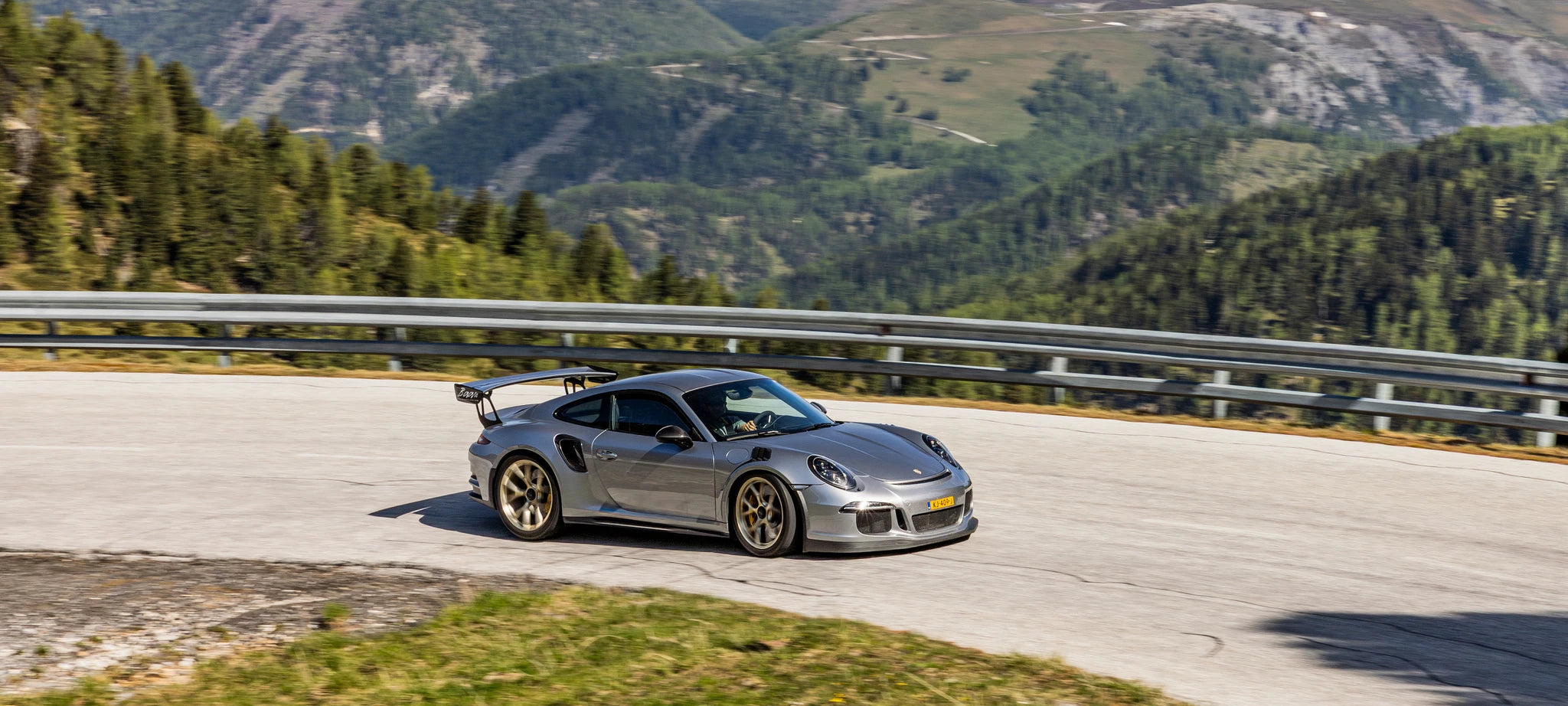 GT SilverPorsche 991 GT3 RS BC Forged KL01 driving through the Mountains