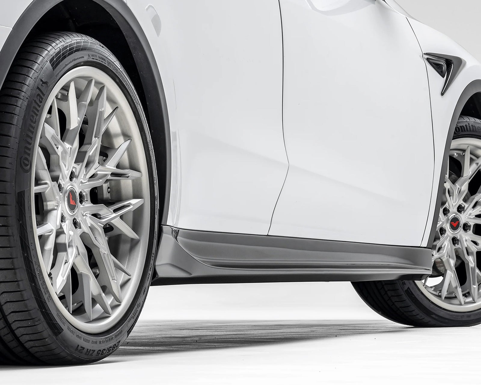 Vorsteiner Tesla Model Y Side skirts