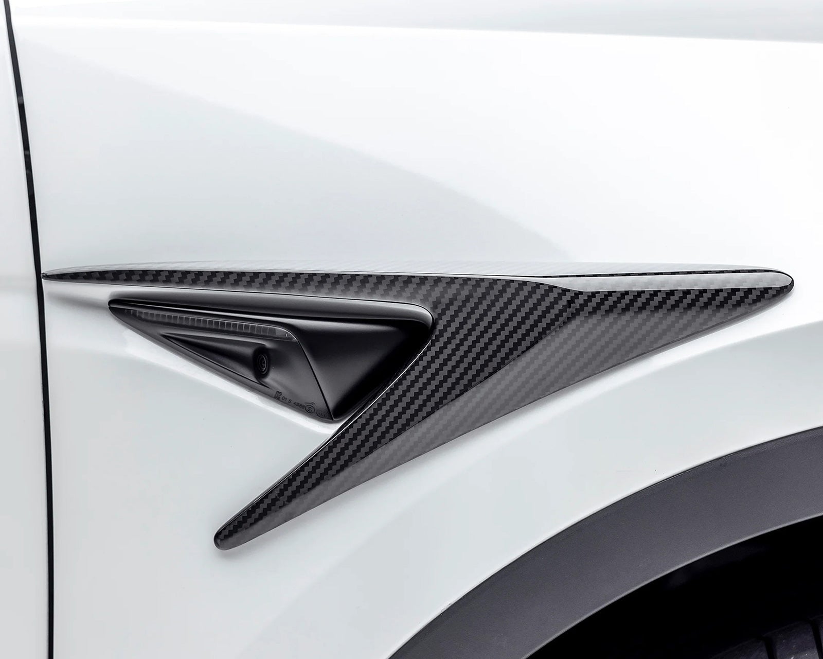 Tesla Model Y Fender vents in carbon