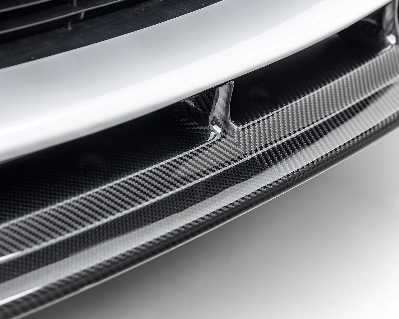 detail carbon front spoiler Tesla model Y