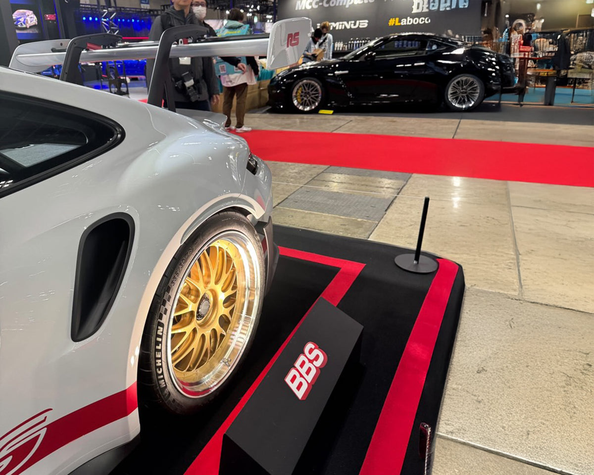 BBS RT88 centerlock wheels on Porsche 992 GT3 RS - rear wheel in gold 13x21 ET31