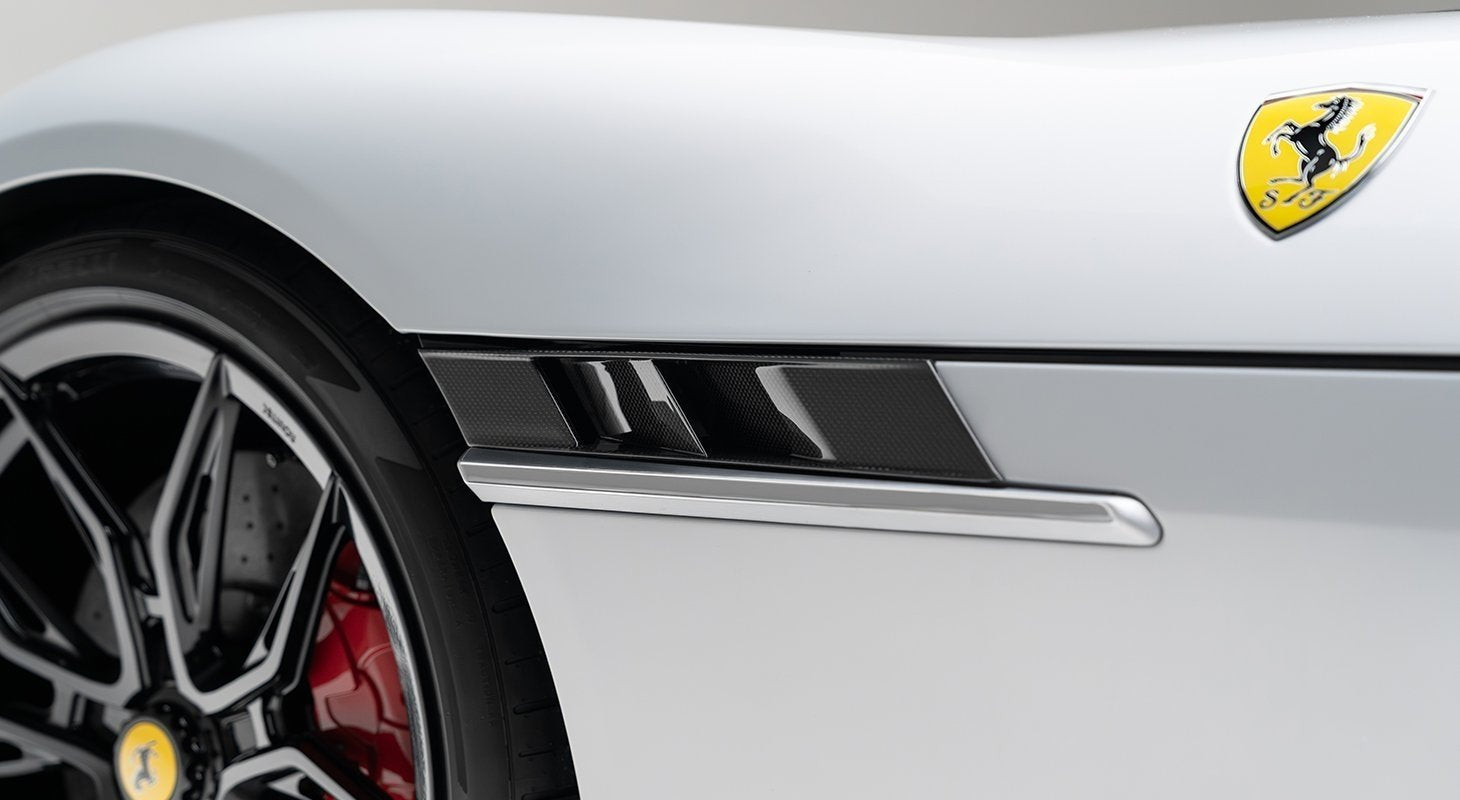 NOVITEC carbon front fender inserts installed on Ferrari 12Cilindri
