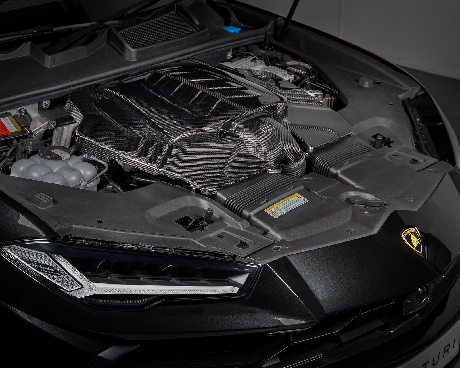 Eventuri carbon intake lamborghini Urus 