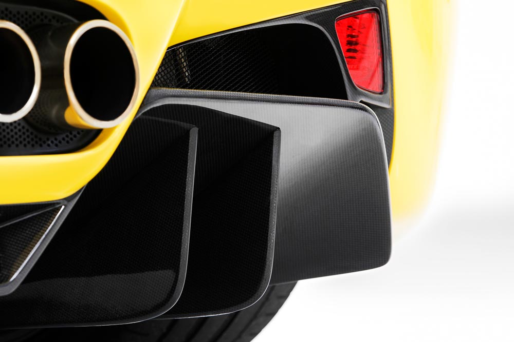 Vorsteiner Ferrari 458-V carbon mistachterlichten omringt